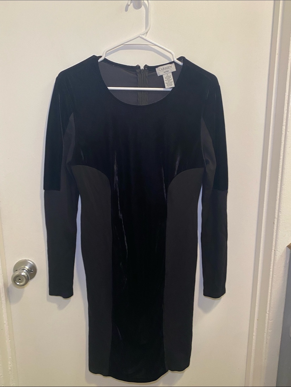 Carmen Marc Valvo Black Long-Sleeve Velvet Panel Sheath Dress